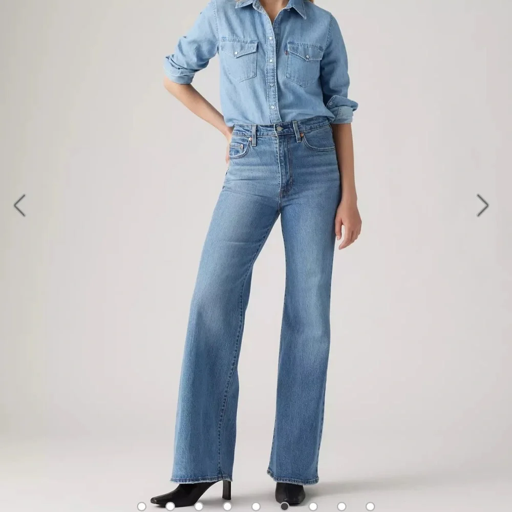Levi's® Premium
RIBCAGE BELL WOMEN'S JEANS - Picture 5 of 11